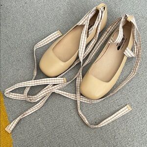Jeffrey Campbell Cream Flats with Ankle Wraps